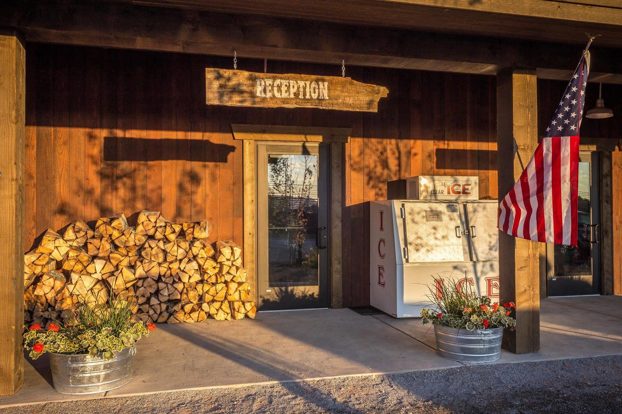 Conestoga Ranch Glamping Resort Garden City Exterior photo